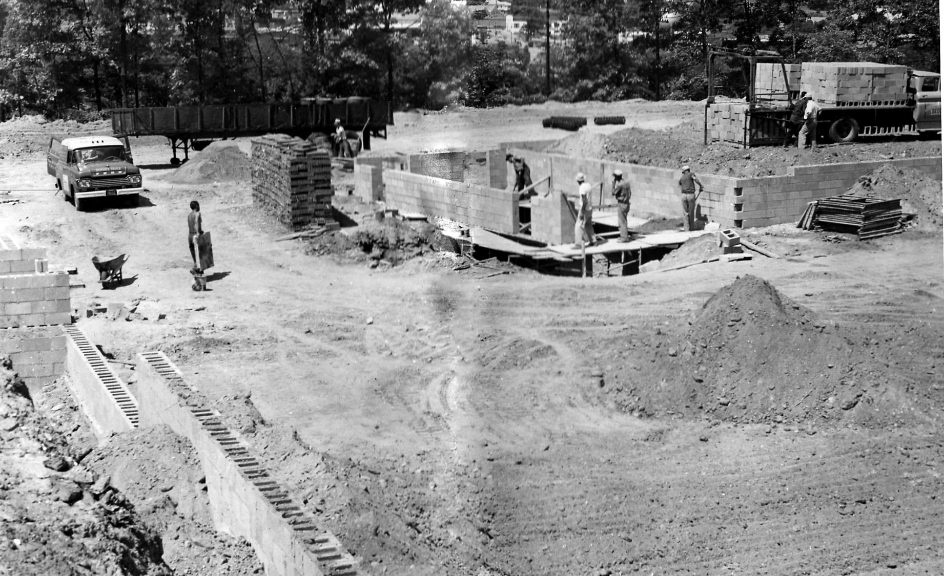 1962-09-02 Trucking Terminal